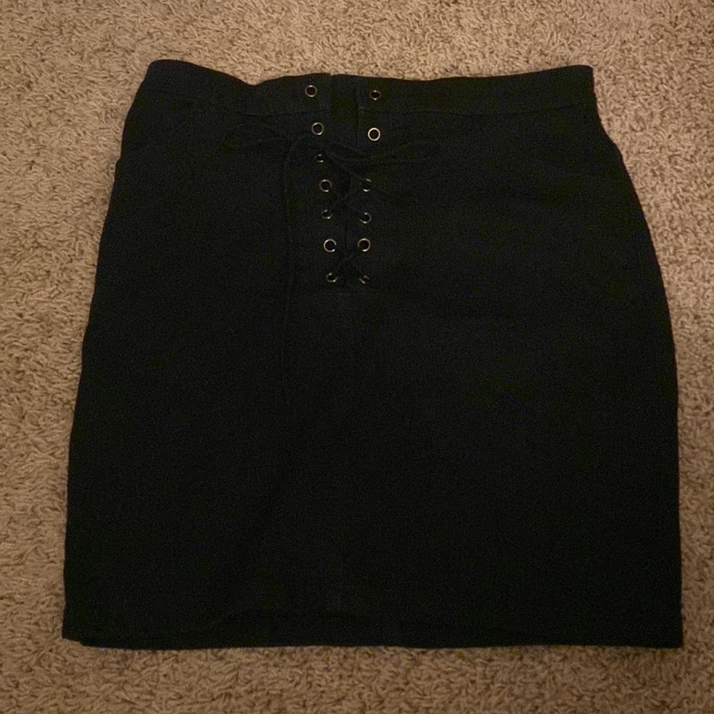 Forever21🖤Lace up skirt
